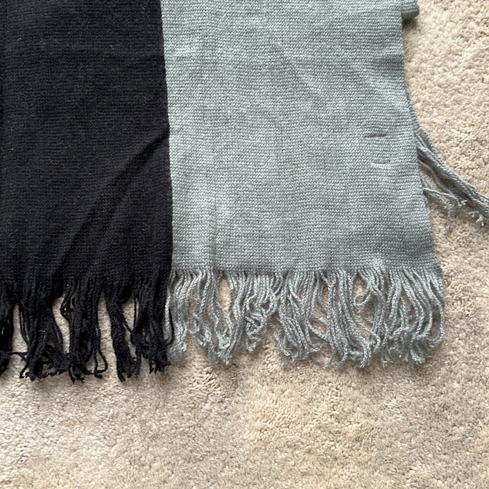 Donni Color-Block Knit Scarf - Picture 6 of 8